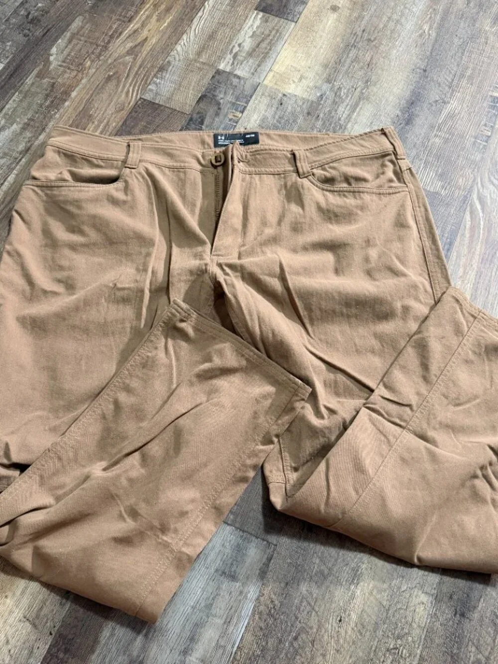 Under Armour Men's 40x30 Loose Fit Khaki Tan Utility Pants with Side Pocket
